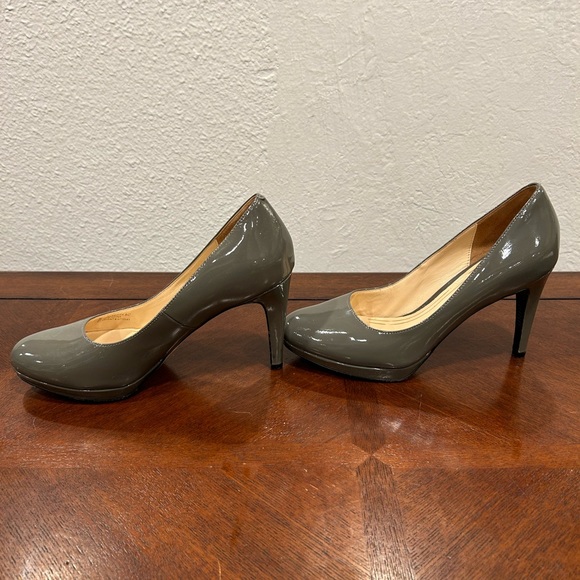 Cole Haan Nike Air taupe/grey pumps - Picture 1 of 7